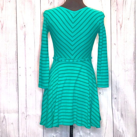 Old Navy Dress       D066 - Picture 2 of 6